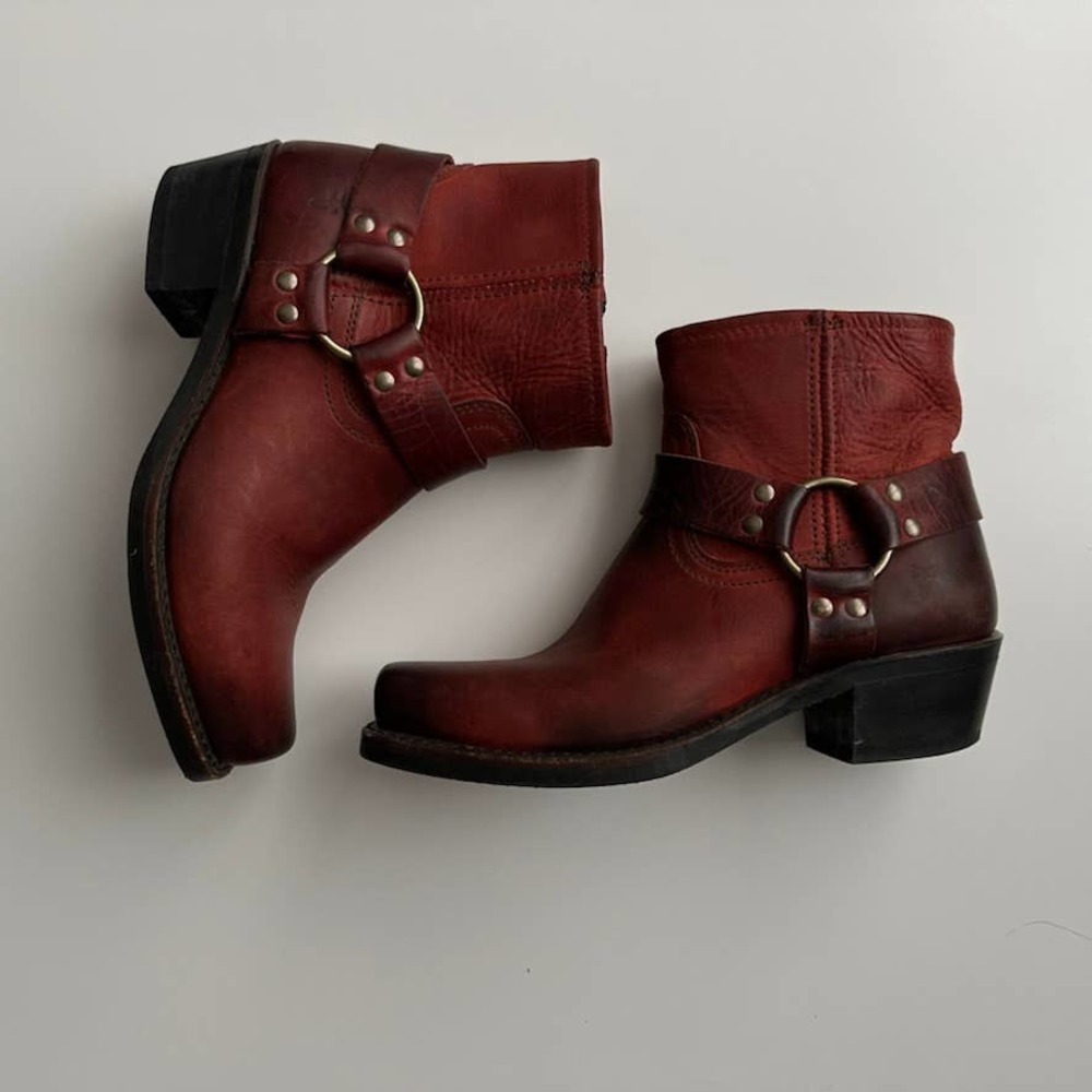 Frye Harness Short Side Zip Red Square Toe Boot EUC Western men 8 women 9